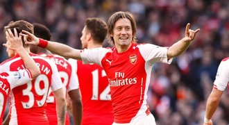 To se nečekalo! Rosický zůstane v Arsenalu, prozradil Wenger