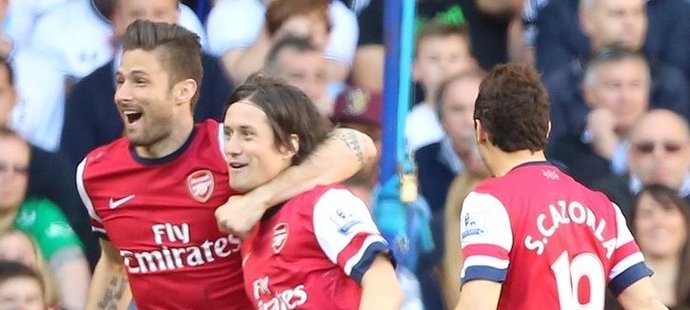 Tomáš Rosický slaví parádní trefu proti Tottenhamu