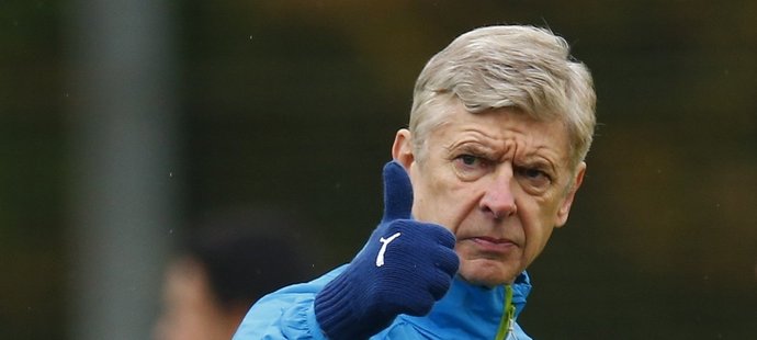 Trenér Arséne Wenger se nevzdává naděje, že získá s Arsenalem další anglický titul