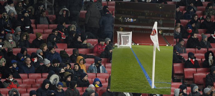Na stadionu Arsenalu pro zápas se City namalovali na hřiště modré čáry. A nebyla to jediná zvláštnost...