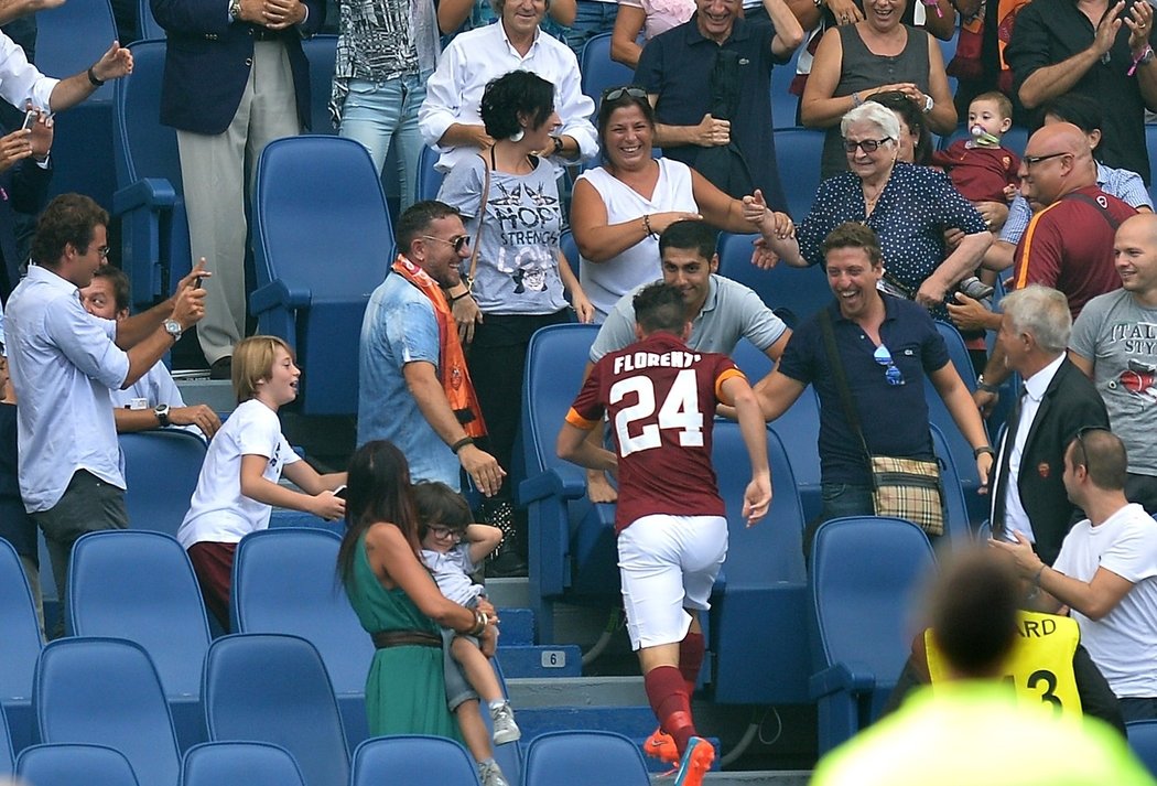 Hned po gólu se Alessandro Florenzi vydal na tribunu pozdravit babičku