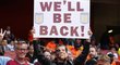 Vrátíme se zpátky, slibují fanoušci Aston Villy po sestupu z Premier League
