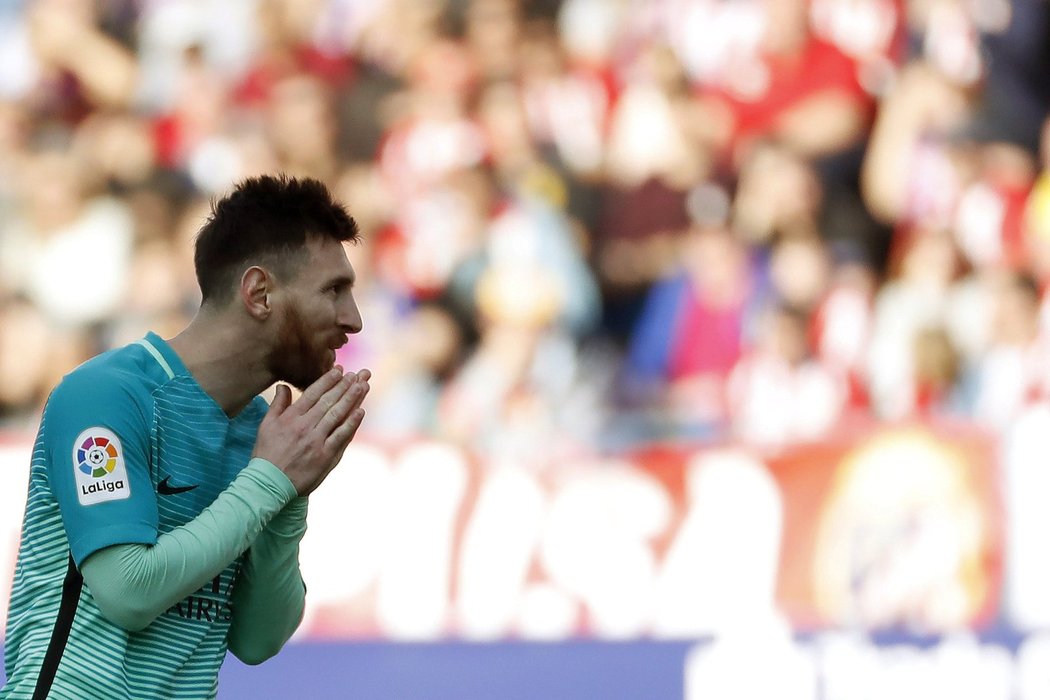 Barcelonský lídr Lionel Messi čekal s vítězným gólem na závěr zápasu s Atlétikem Madrid
