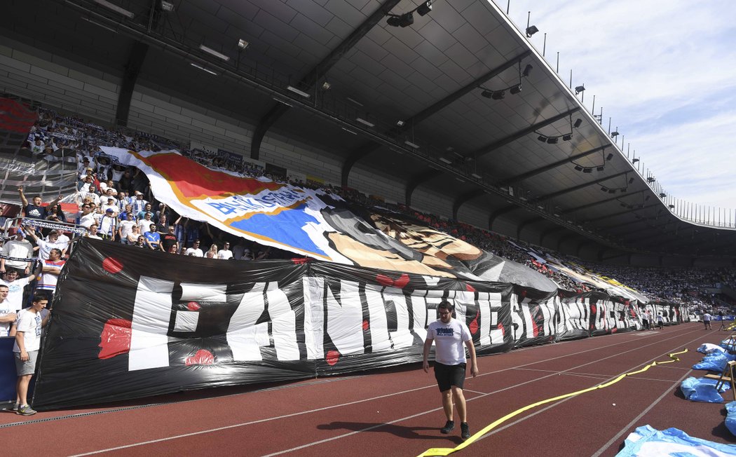 Zápas se Spartou sledoval zaplněný stadion Baníku