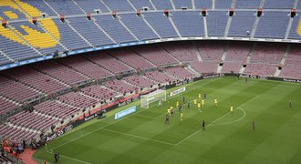 Barcelona vyhrála na prázdném stadionu. Hrozila nejen kontumace