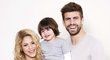 Pyšní rodiče. Zpěvačka Shakira a obránce Gerard Piqué se synem Milanem