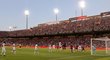 Fotbalisté Barcelony si zvykají na Olympijský stadion