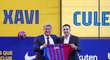 Klubový prezident Joan Laporta s novým trenérem Barcelony Xavim