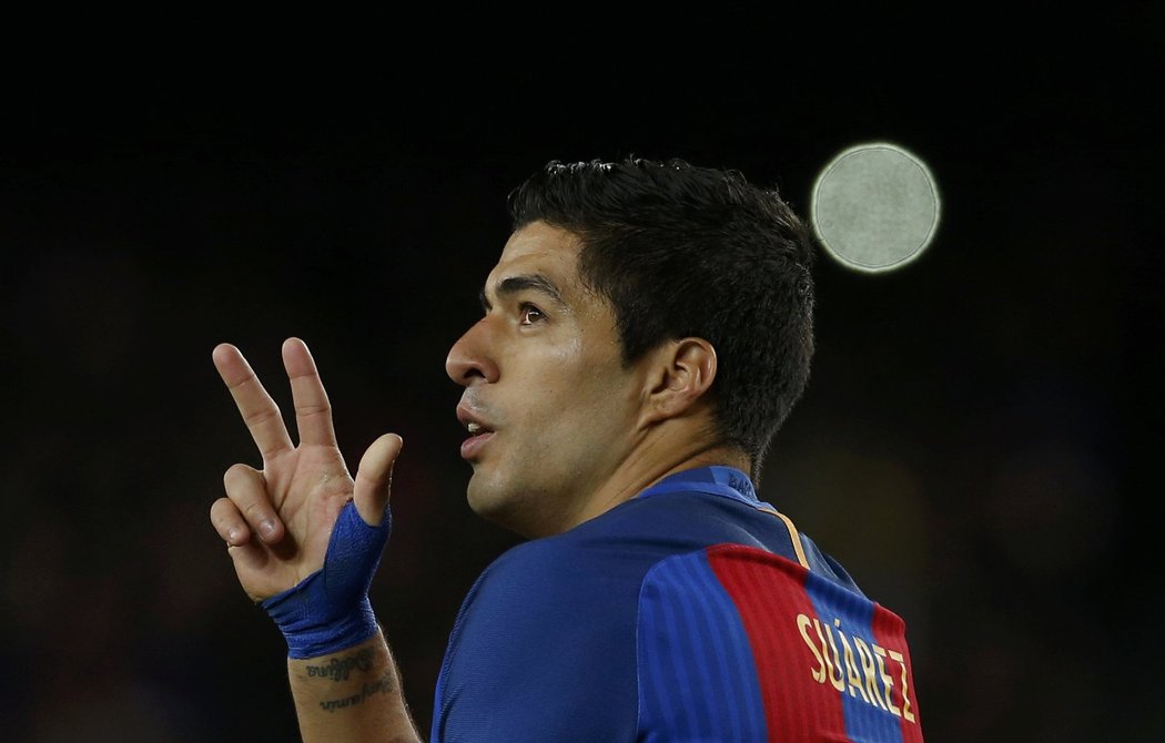 Luis Suárez slaví jeden z gólů proti Athletiku Bilbao
