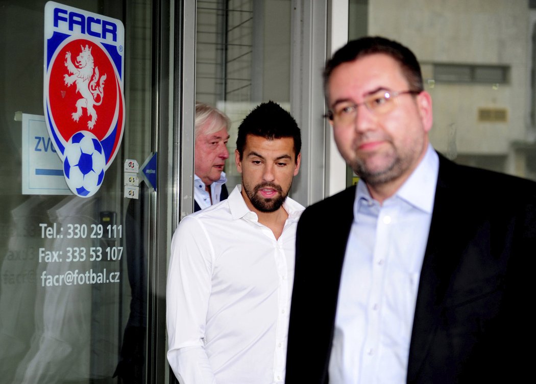 Milan Baroš dorazil na zasedání disciplinární komise s majitelem Petrem Šafarčíkem a manažerem Pavlem Paskou