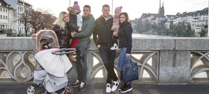 Basilej si podmanili! Rodiny fotbalistů Tomáše Vaclíka a Marka Suchého jsou ve Švýcarsku maximálně spokojeny.