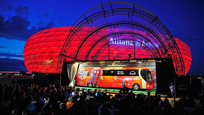 Z představení autobusu udělal Bayern Mnichov hodinovou show