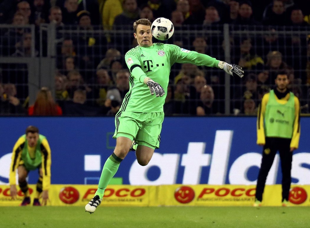 Brankář Bayernu Mnichov Manuel Neuer při utkání s Dortmundem