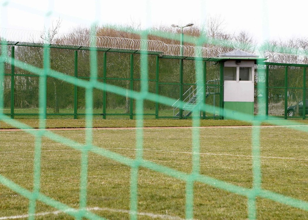 Fotbal si může bývalý německý reprezentant Uli Hoeness zahrát na vězeňském hřišti