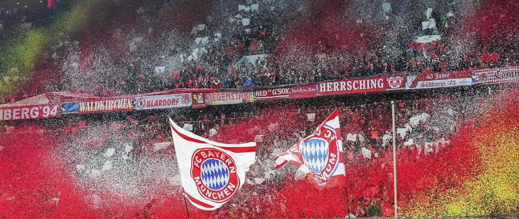 Fanoušci Bayernu Mnichov si postup přes Manchester United užívali