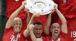 Arjen Robben, Rafinha a Franck Ribéry slaví titul Bayernu Mnichov
