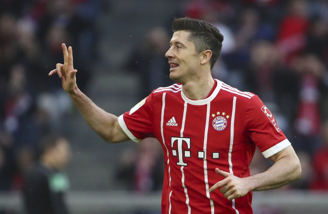 Robert Lewandowski potvrdil svoji výjimečnost. Za Bayern dal Hamburku hattrick.