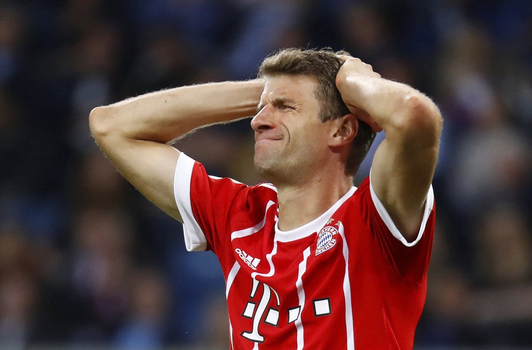 Zklamaný Thomas Müller z Bayernu Mnichov při porážce s Hoffenheimem