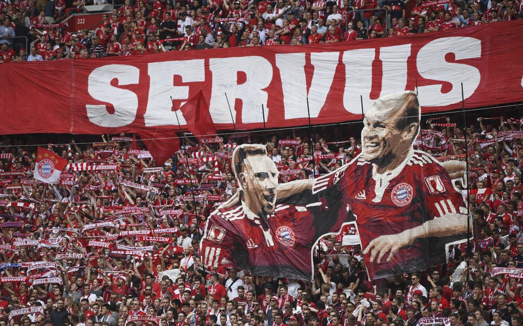 Fanoušci Bayernu se rozloučili s Franckem Ribérym a Arjenem Robbenem