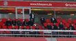 Členové klubového vedení Bayernu na prázdném stadionu při jasné výhře nad Schalke