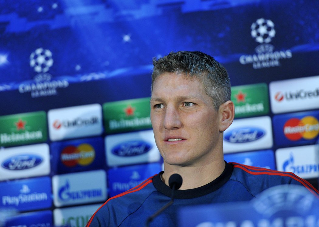 Bastian Schweinsteiger při tiskové konferenci Bayernu Mnichov v Plzni