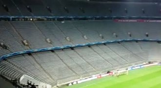 Jak se uklízí stadion Bayernu. Na zemi nenajdete ani smítko
