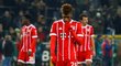 Zklamaní fotbalisté Bayernu po prohře na hřišti Mönchengladbachu