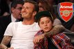 David Beckham se svým synem Brooklynem, který teď bude oblékat barvy Arsenalu