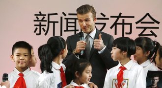 Beckham mezi pionýry. Číňany přijel naučit fotbal