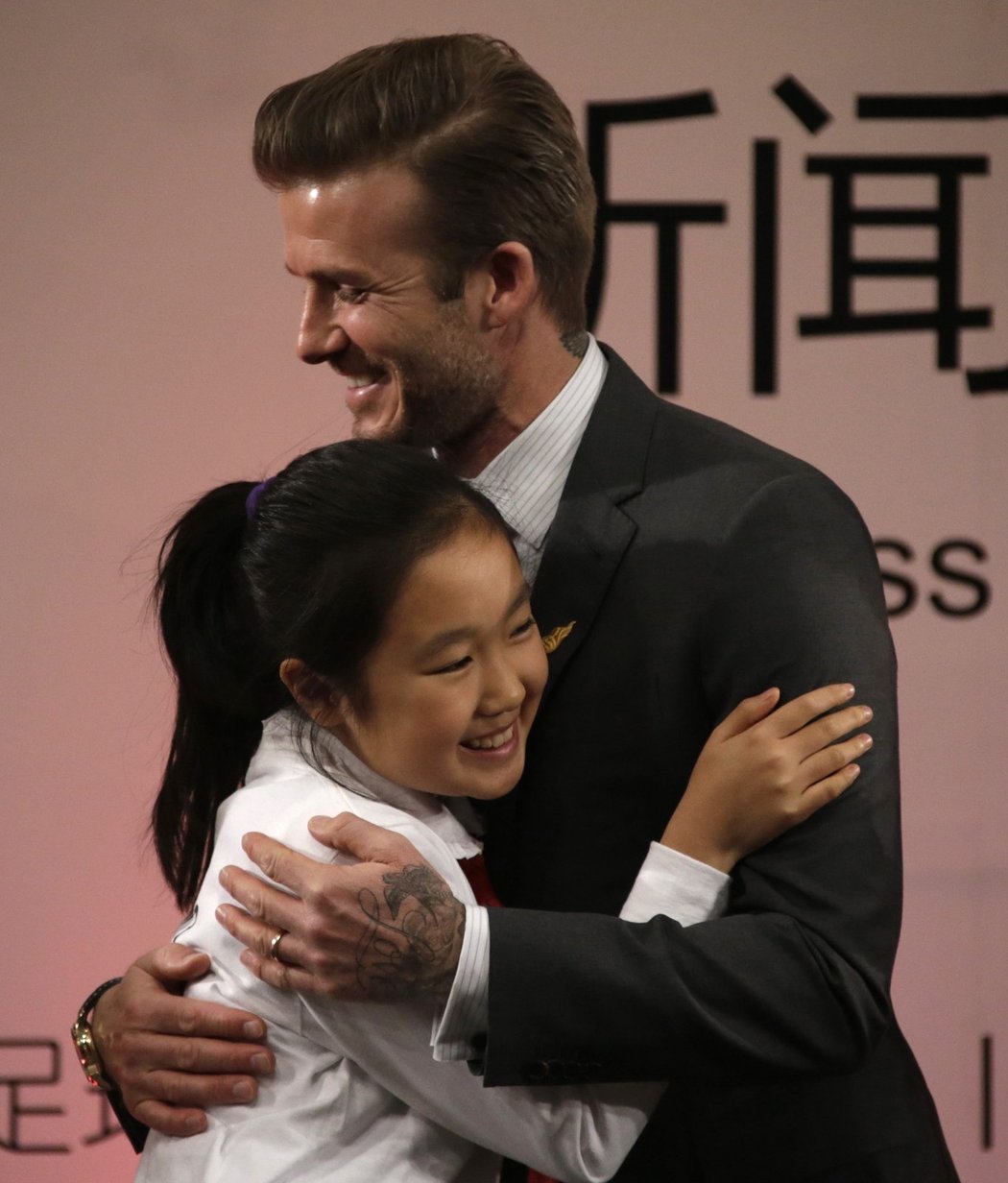 Při návštěvě v Číně se David Beckham setkal s projevy náklonnosti od svých fanoušků. V nejlidnatější zemi světa chce anglický záložník přivést co nejvíce dětí k fotbalu.