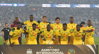 Skandál v Argentině! Messi se loučil, afričtí soupeři zažili chaos bez teplé vody a peněz Skandál v Argentině! Messi se loučil, afričtí soupeři zažili chaos bez teplé vody a peněz