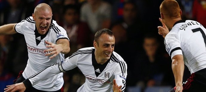 Ve Fulhamu Dimitar Berbatov ukazuje, že patří stále mezi excelentní fotbalisty