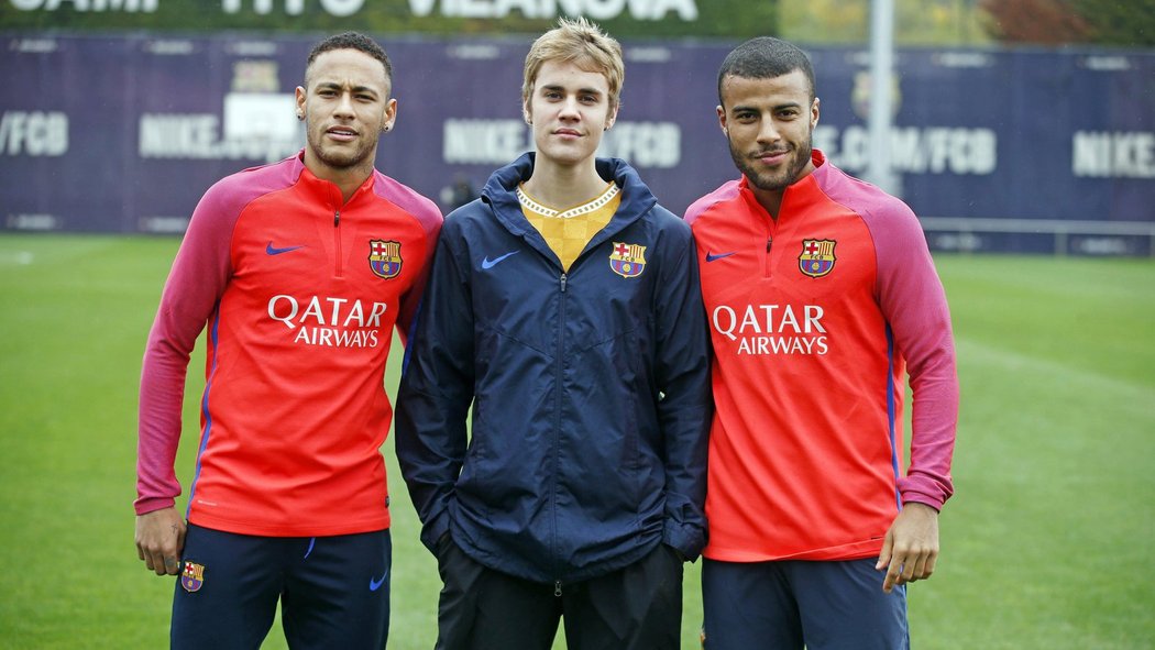 Neymar, Justin Bieber a Rafinha Alcantara na tréninku Barcelony