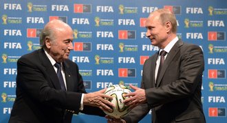 Zákaz působení ve fotbale? Blatter na MS přesto přijede, pozval ho Putin