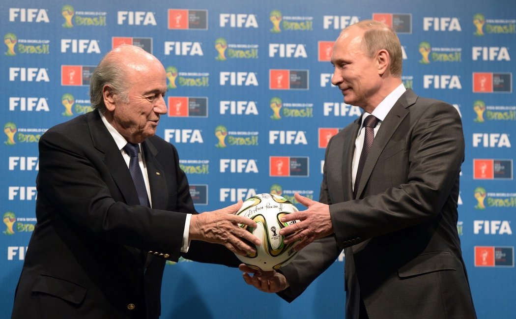 Kritizovaného šéfa FIFA Seppa Blattera se zastal ruský prezident Vladimir Putin