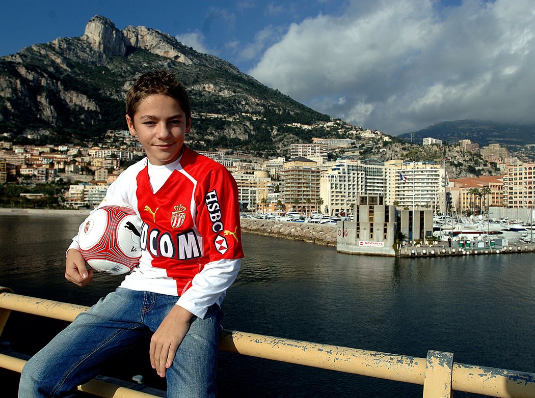 Nicolas Šumský v dresu Monaka, jehož dres oblékal v 11 letech