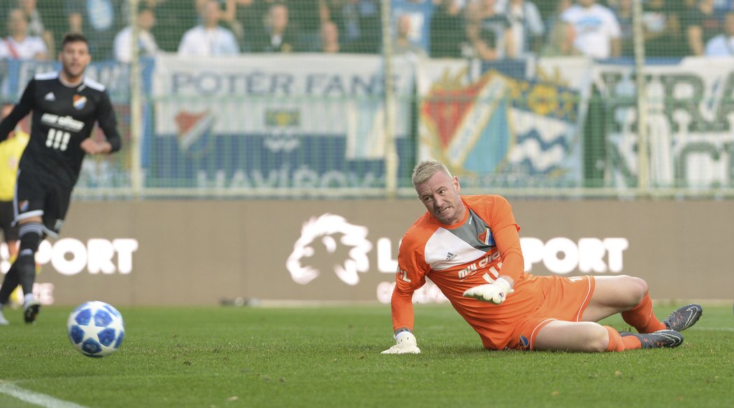 Brankář Baníku Jan Laštůvka změnil účes. V Mladé Boleslavi nastoupil s blond vlasy.