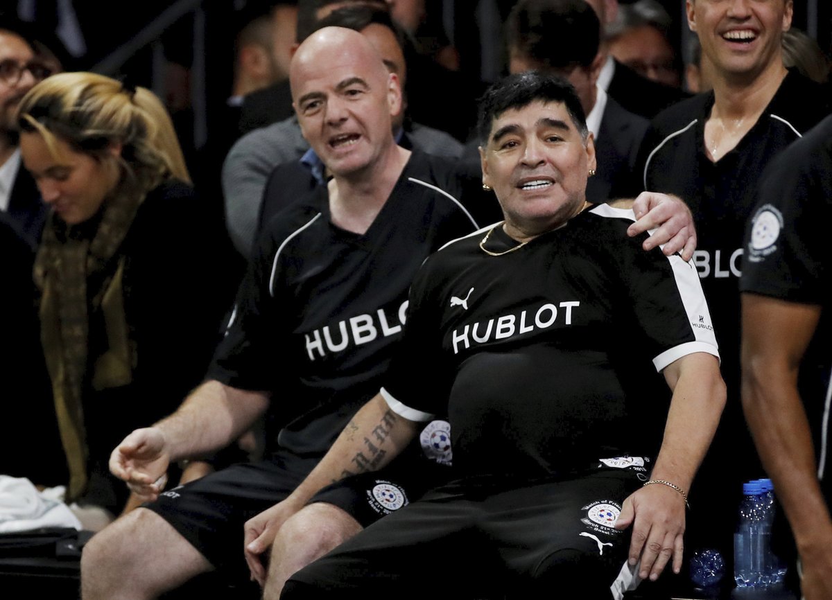 V jednom týmu spolu nastoupili šéf FIFA Gianni Infantino a legendární Diego Maradona