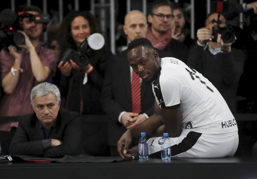 Usain Bolt hrál, trenér Manchesteru United José Mourinho se díval