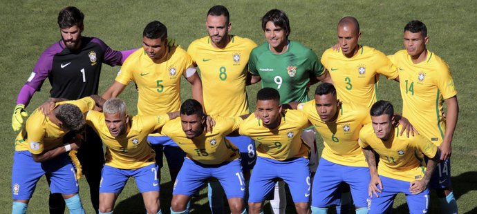 S brazilským týmem se vyfotil před zápasem i bolivijský hráč Marcelo Martins. Ten v juniorských kategoriích ještě reprezentoval Brazílii.