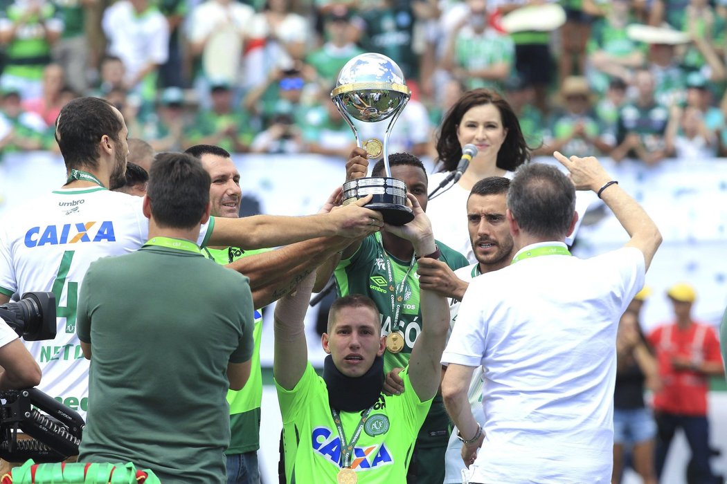 Trofej brazilskému týmu už dříve věnoval finálový soupeř Atlético Nacional.