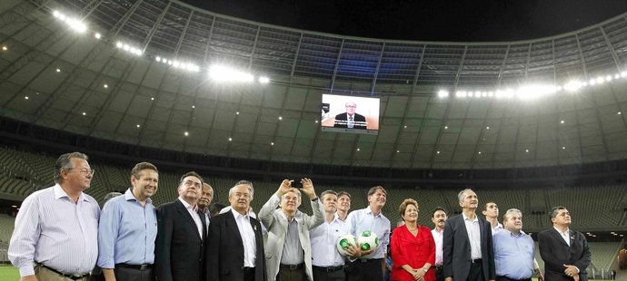 Už je hotovo. Stadion ve Fortaleze stihli v Brazílii dokončit jako první.