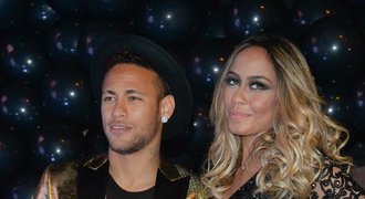 Chudák Neymar! Přijde o narozeniny krásné Rafaelly, nemá dost žlutých karet