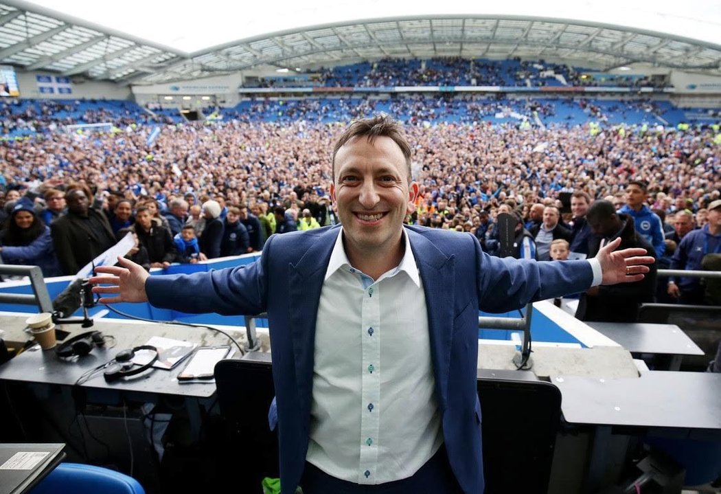 Šéf Brightonu Tony Bloom si vychutnává historický postup