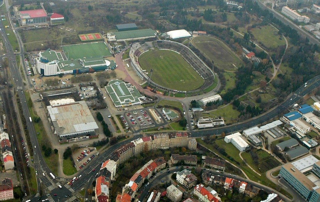 Letecký pohled na stadion Za Lužánkami v Brně z roku 2007