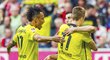 Hráči Borussie Dortmund se radují po vedoucím gólu do sítě Bayernu