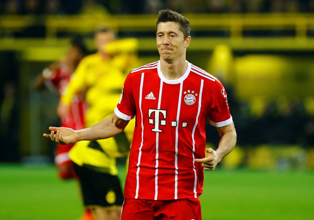 Robert Lewandowski slaví trefu do sítě Dortmundu