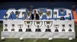 Brankář Iker Casillas s trofejemi Realu Madrid