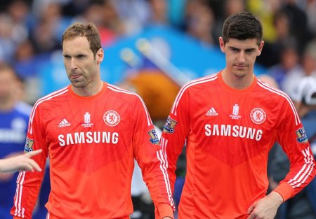 Petr Čech a Thibaut Courtois ještě oba v dresu Chelsea