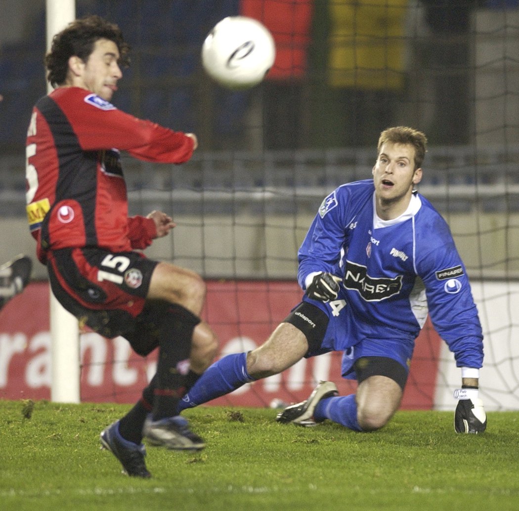 Petr Čech během svého prvního zahraničního angažmá. V Rennes na něj stále vzpomínají.